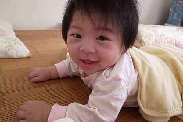 眼睛還泡泡的說