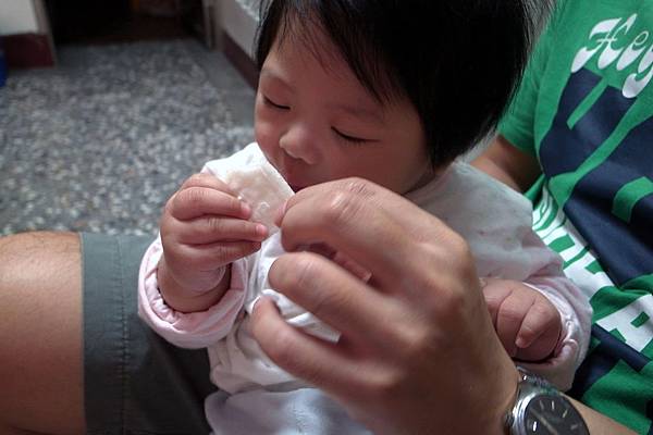 可是還不太會吞