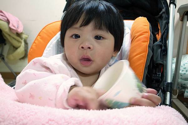 逗她已經會笑了