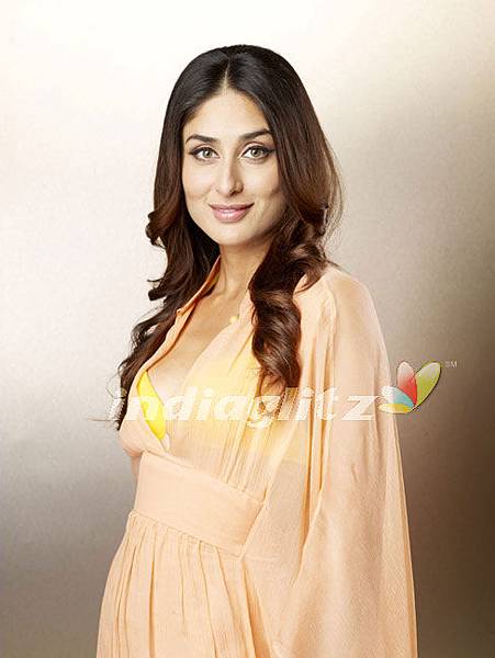 KareenaKI-230609_11