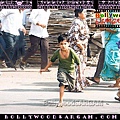 Slumdog_Millionaire_Movie_BollywoodSargam_laughing_408358.jpg