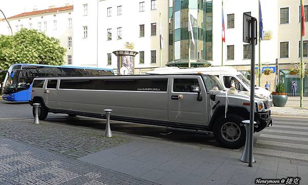 Marriott Prague(3)-剛好遇到有人要辦婚禮,加長禮車耶