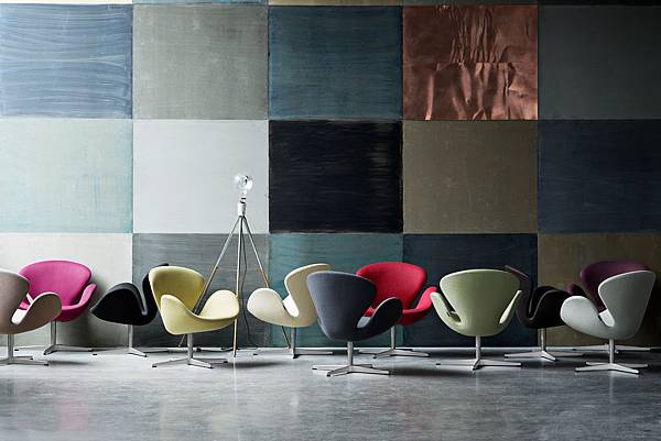Swan-Chair by Arne-Jacobsen05.jpg