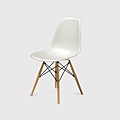 Plastic Side Chair by Charles Eames01.jpg