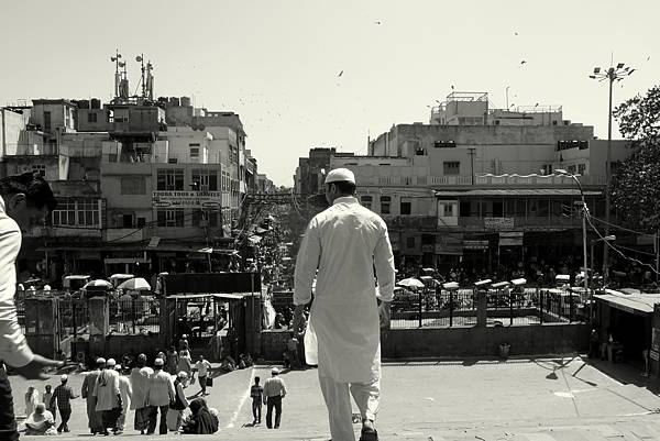 Jama Masjid-Muslim wearing.JPG