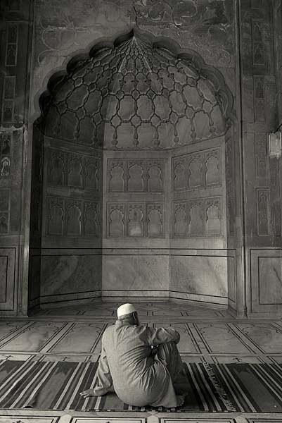 Jama Masjid-praying (8).JPG