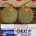 日本的哈蜜瓜..二顆8400日圓..很甜哦