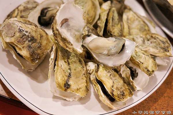 台中南區 包兄弟平價海鮮棧 特製白帶米粉 來自澎湖的鮮蚵 避風塘沙母 每日限量私房鵝肉 小平凡的背包站 美食篇 小平凡的背包站 台中南區 包兄弟平價海鮮棧 特製白帶米粉 來自澎湖的鮮蚵 避風塘沙母 每日限量私房鵝肉 小平凡的背包站 美食篇 小平凡的背包站
