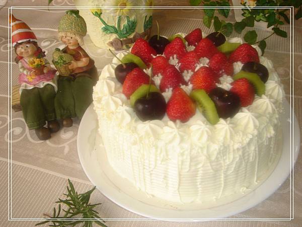 (52)草莓鮮奶油蛋糕4-1.JPG