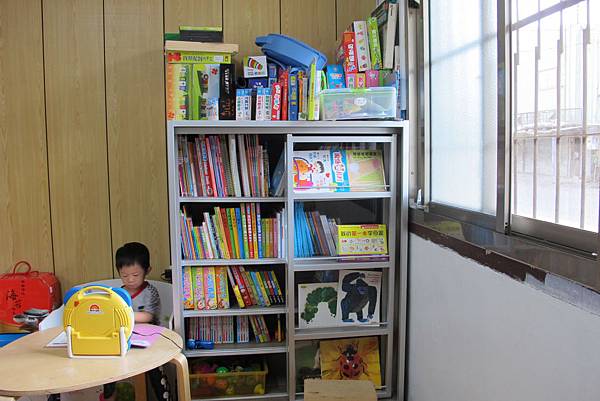 方塊躲貓滑軌大書櫃