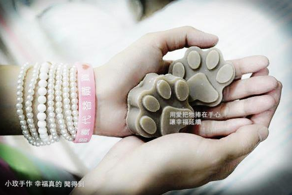用愛將牠捧在手心 讓幸福延續 小玫手作 幸福真的 聞得到。 用愛將牠捧在手心 讓幸福延續 小玫手作 幸福真的 聞得到。