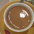 鴛鴦奶茶...咖啡的部份喝的出偏酸