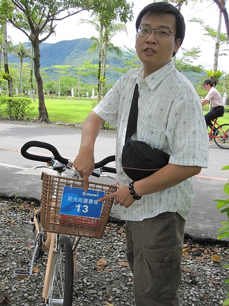 租的腳踏車~阿豬剛好牽到代表玉山的13號^ˇ^