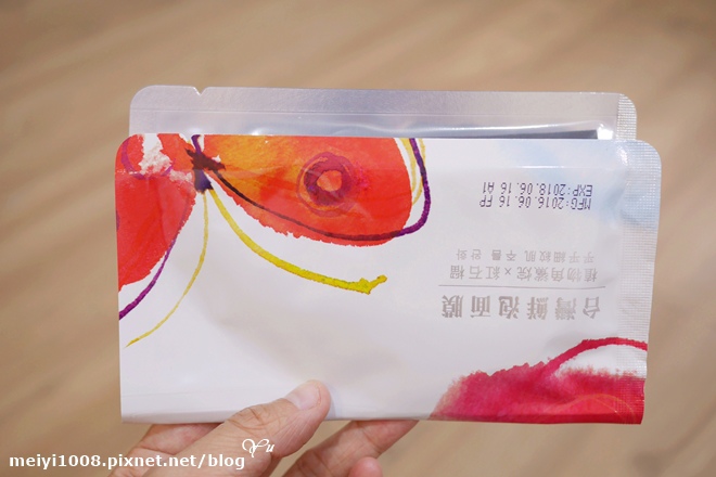 茶茶乎乎乾溼分離黑面膜