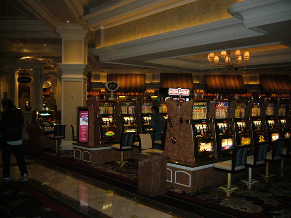 這是另依間飯店內的casino-3
