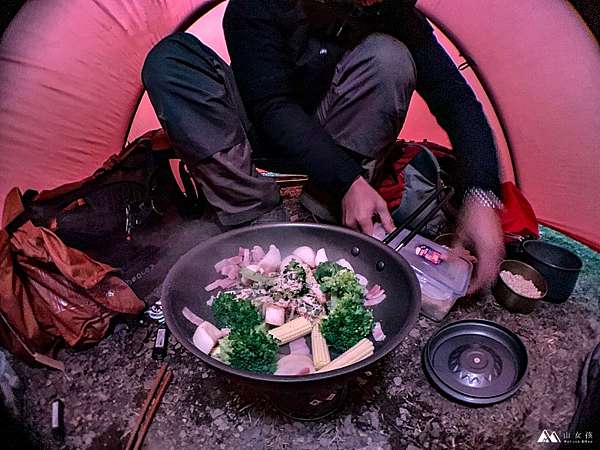 山知識 登山時吃什麼 爬山食物準備 野營 高山露營菜單分享 Melissa X 山女孩exploring The World 痞客邦