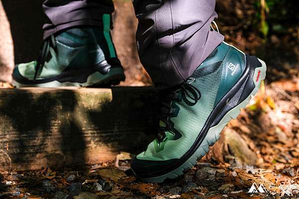 山道具 專屬女孩的登山鞋 Salomon Vaya Gtx中筒戶外多功能防水登山鞋 Melissa X 山女孩exploring The World 痞客邦