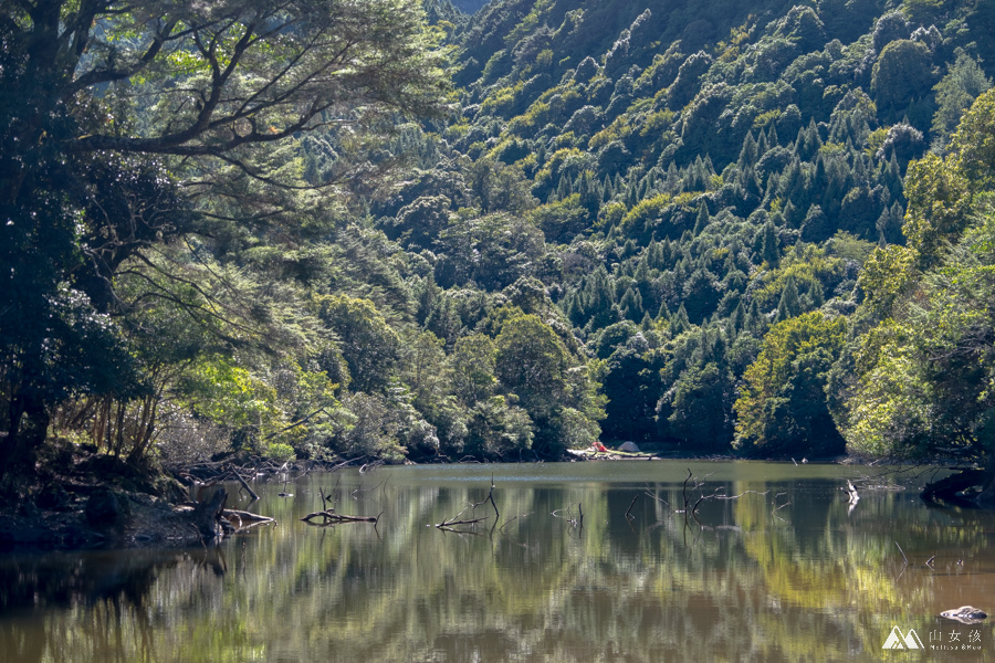 【高雄|六龜】南部幽靜的高山湖泊：石山秀湖三天兩夜。溪南山／