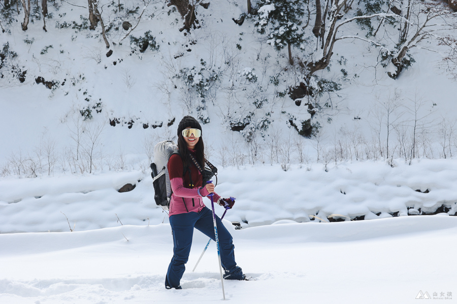 山女孩Melissa_妙高高原_冬季苗名瀑布雪地健行_苗名滝-65.jpg