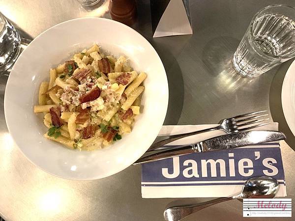 Jamie%5Cs Italian-經典奶油蛋黃筆管麵.jpg