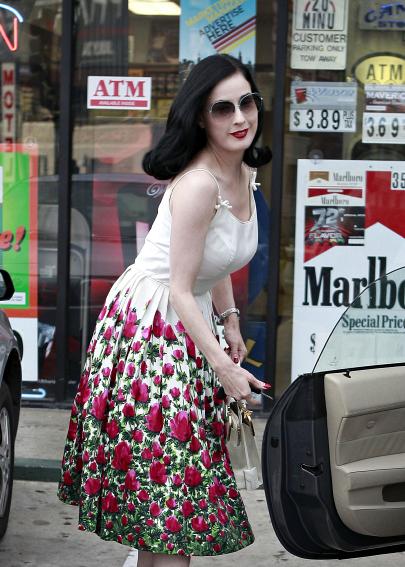 dita_von_teese_misses_her_french_man.jpg