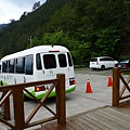 武陵賓館的北谷遊園巴士開到雪山登山口服務站