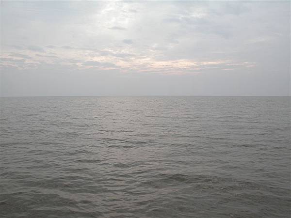 一望無際的洞里薩湖，有台灣的三分之一大，是東南亞最大的湖泊