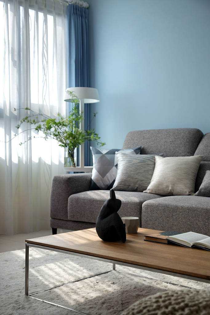 玄關落塵區與收納系統，低彩尺寸與柔光照明