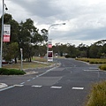 學校裡的馬路跟公車站牌