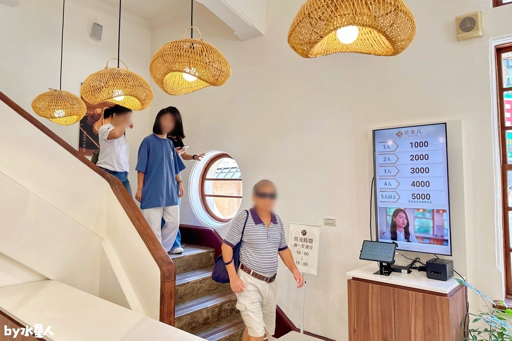 派出所賣鳳梨酥？全台首創8字鳳梨酥，試吃直接給整塊，國寶茶咖