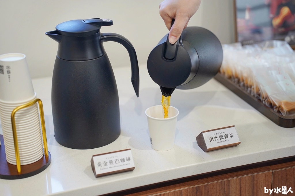 派出所賣鳳梨酥？全台首創8字鳳梨酥，試吃直接給整塊，國寶茶咖