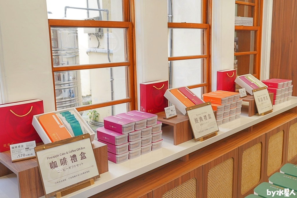 派出所賣鳳梨酥？全台首創8字鳳梨酥，試吃直接給整塊，國寶茶咖