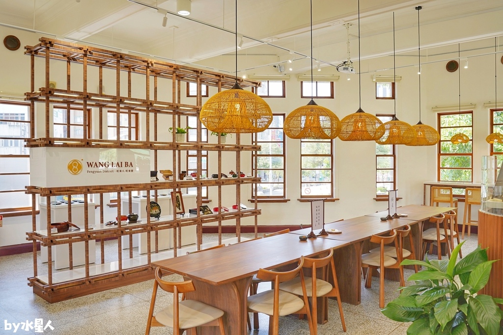 派出所賣鳳梨酥？全台首創8字鳳梨酥，試吃直接給整塊，國寶茶咖