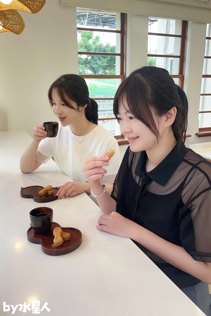 派出所賣鳳梨酥？全台首創8字鳳梨酥，試吃直接給整塊，國寶茶咖