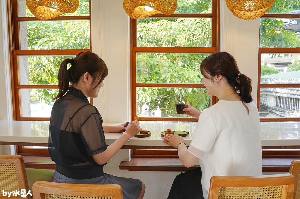 派出所賣鳳梨酥？全台首創8字鳳梨酥，試吃直接給整塊，國寶茶咖