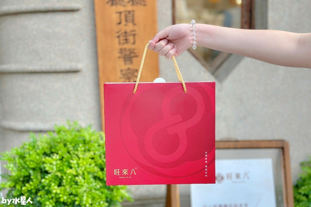 派出所賣鳳梨酥？全台首創8字鳳梨酥，試吃直接給整塊，國寶茶咖