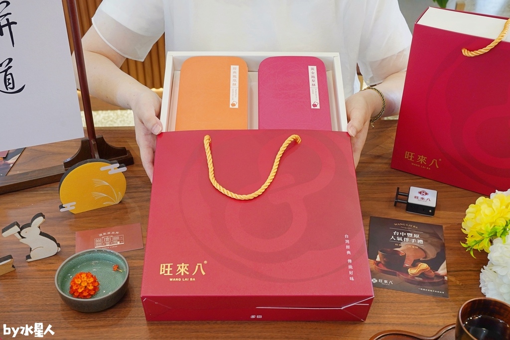 派出所賣鳳梨酥？全台首創8字鳳梨酥，試吃直接給整塊，國寶茶咖