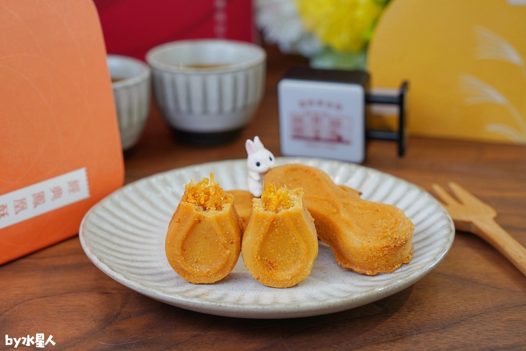 派出所賣鳳梨酥？全台首創8字鳳梨酥，試吃直接給整塊，國寶茶咖