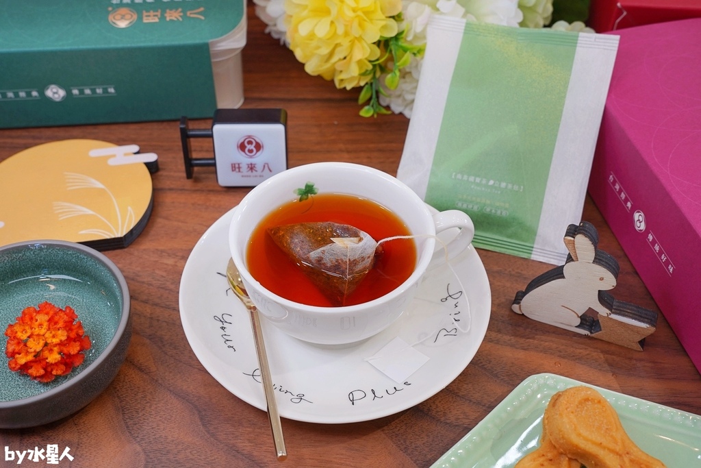 派出所賣鳳梨酥？全台首創8字鳳梨酥，試吃直接給整塊，國寶茶咖