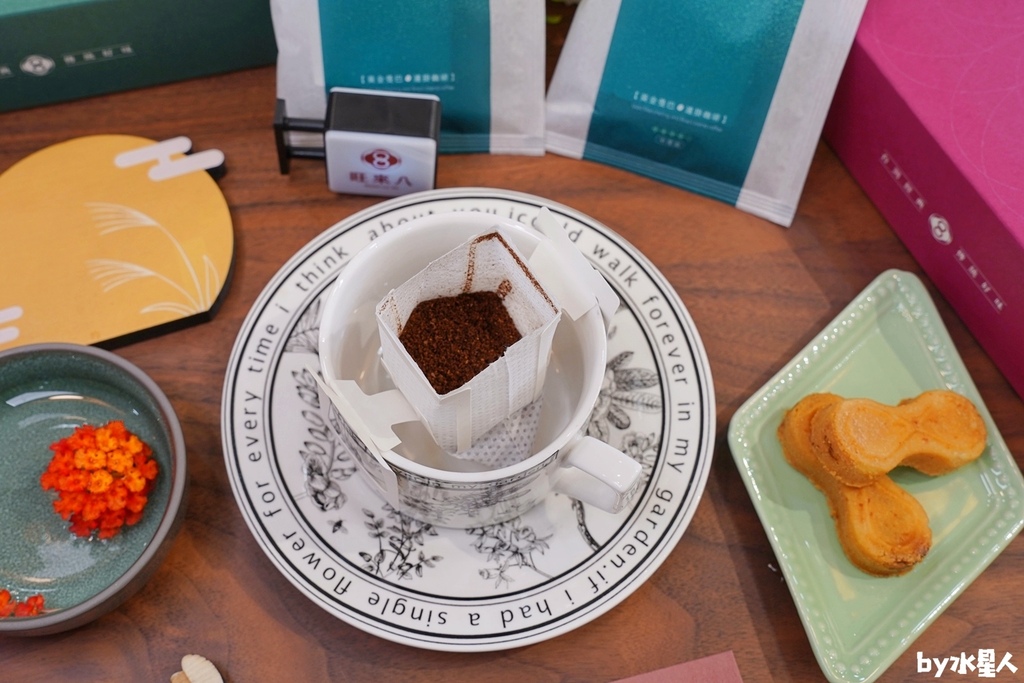 派出所賣鳳梨酥？全台首創8字鳳梨酥，試吃直接給整塊，國寶茶咖