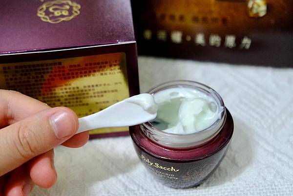 黑蘭極皙儷緻潤澤修護精華:讓肌膚逆齡,保濕亮白一步到位的奢華