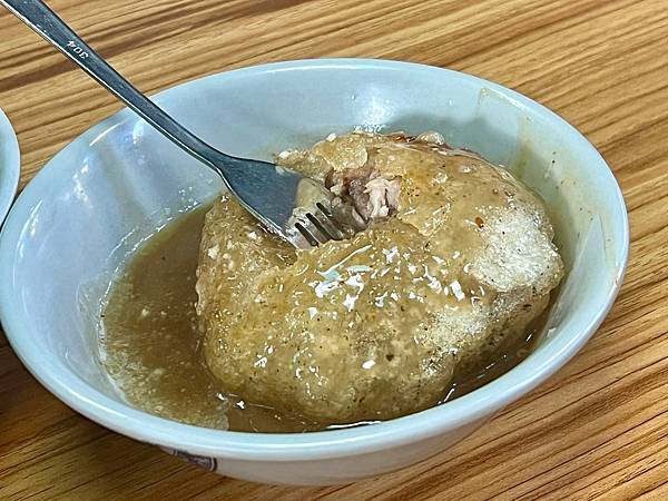 阿三肉圓:手工製作的干貝肉圓到底有多厲害?脆皮、飽滿內餡讓人
