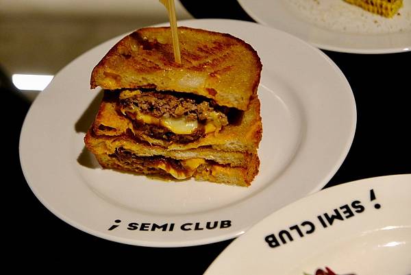 民生社區早午餐｜台北最強美式三明治！SEMI CLUB分號俱