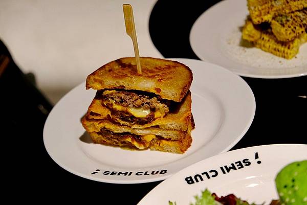 民生社區早午餐｜台北最強美式三明治！SEMI CLUB分號俱