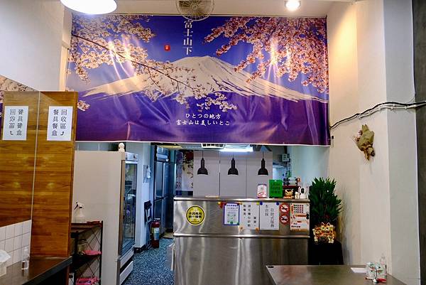 下班必吃!佑香雞肉飯的「銷魂飯」和「雞腿飯」超滿足,搭配清爽