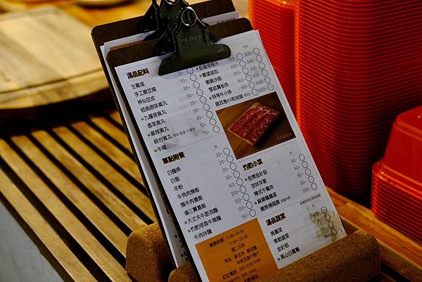 新店美食寶藏|灼酌牛肉湯鍋清燉甘甜,牛筋滷味與燥飯齊聚,口感