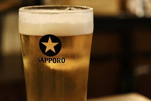 隱藏在東區的何方小院!體驗溫馨餐酒館的重乳酪蛋糕、松露蟹肉蛋