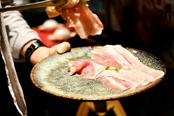 台北必吃麻辣鴛鴦串串鍋!壹直串麻辣鴛鴦:新鮮食材、豐富選擇,