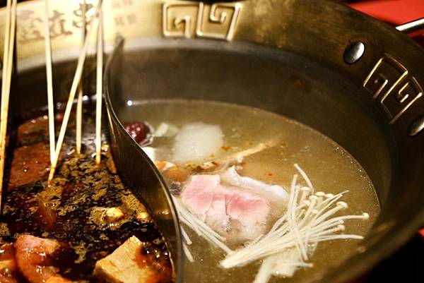 台北必吃麻辣鴛鴦串串鍋!壹直串麻辣鴛鴦:新鮮食材、豐富選擇,