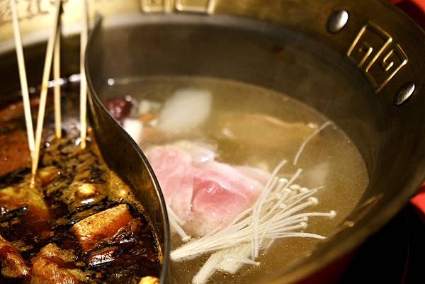 台北必吃麻辣鴛鴦串串鍋!壹直串麻辣鴛鴦:新鮮食材、豐富選擇,